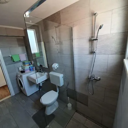 Modern Spacious Brand New In !! * Lumbarda