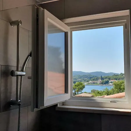 Modern Spacious Brand New In !! Apartment